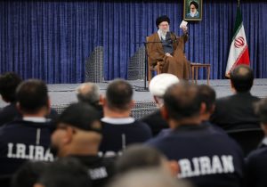 رهبر معظم انقلاب در دیدار مدالآوران ورزشی و علمی: مدالهای شما در این روزها ارزش مضاعف دارد/ اگر لازم باشد نیروهای مسلح باز هم از موشک استفاده میکنند