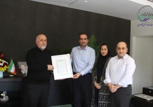 تقدیر مدیرعامل پتروشیمی کارون از نقش‌آفرینان در کسب عنوان شرکت برتر در دانش نوآورانه در پتروفن ۱۴۰۴