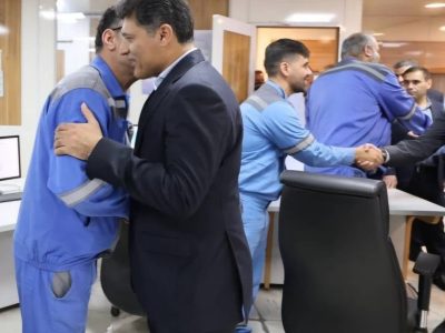 دیدار نوروزی مدیرعامل و جمعی از روسای پتروشیمی شهید تندگویان با کارکنان این مجتمع ساعاتی پس از تحویل سال