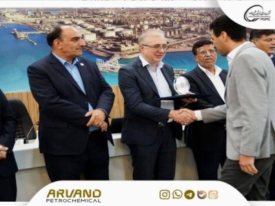 تندیس بلورین دوازدهمین دوره جایزه تعالی صنعت پتروشیمی به پتروشیمی اروند رسید