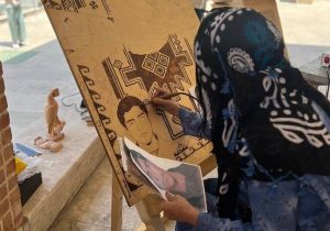 سوخته‌نگاری تمثال چهار شهید در آیین صنایع‌ دستی منطقه ۸