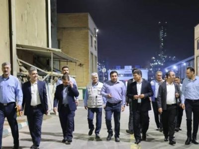 دیدار نوروزی مدیرعامل و جمعی از روسای پتروشیمی شهید تندگویان با کارکنان این مجتمع ساعاتی پس از تحویل سال