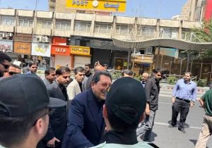 همراهی فرید دهقانی با وزیر صمت در بازدید از موکب چادرملو در آستانه مراسم تشییع رهبر شهید انقلاب
