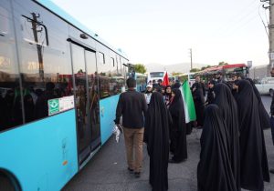 میزبانی شهرداری منطقه یک از کاروانهای زائران در آیین وداع با «رهبر شهید»