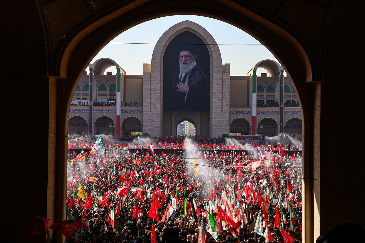 رهبر شهید، معدن و سربلندی ایران رهبر شهید، معدن و سربلندی ایران