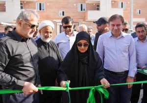 در سفر وزیر راه و شهرسازی به استان بوشهر کلید ۳۴۰ واحد نهضت ملی در برازجان تحویل شد/ نقشآفرینی مؤثر بانک مسکن در خانهدار شدن بوشهریها